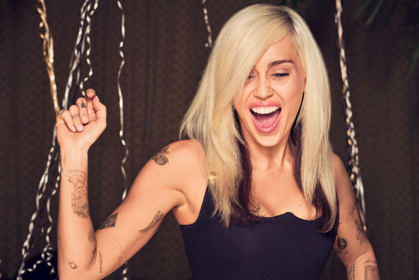 miley-cyrus-new-years-eve-party-2022-3